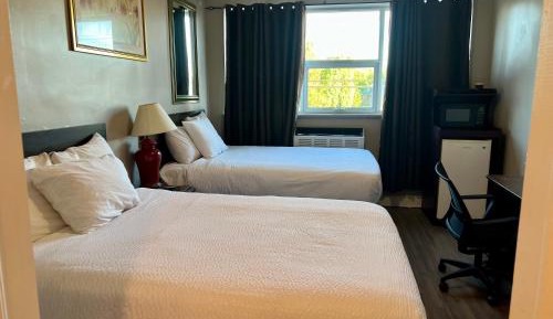 Queen Room with Two Queen Beds - Non-Smoking