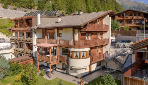 Five-Bedroom Apartment