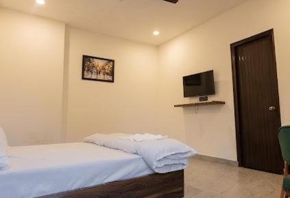 Deluxe Room (2 Adults + 1 Child)