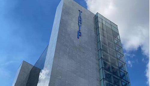 Deluxe One-Bedroom Apartment with City View