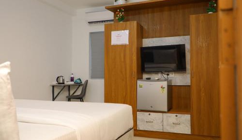 Deluxe Double Room (2 Adults + 1 Child)