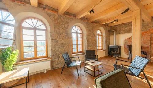 Two-Bedroom Deluxe Apartment with Balcony