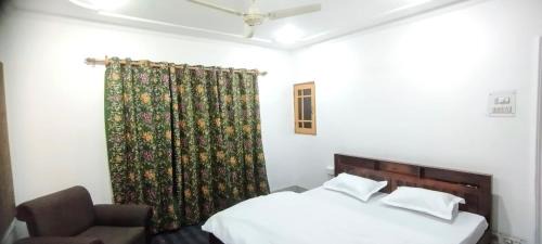 Double Room with Shared Bathroom