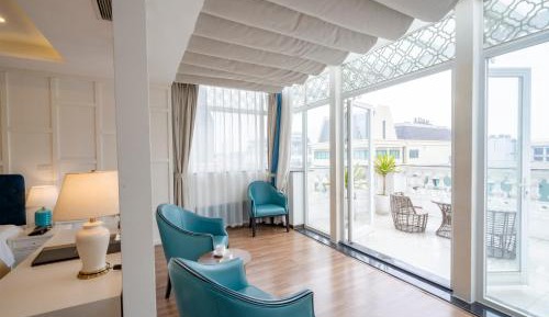 Suite with City View