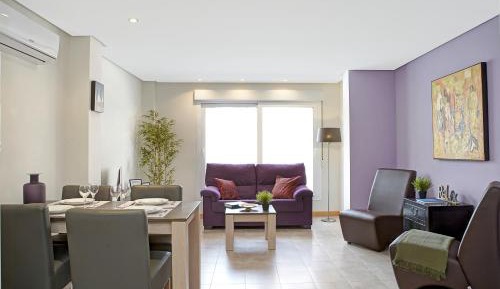 Deluxe One-Bedroom Apartment