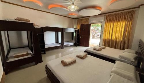 10-Bed Mixed Dormitory Room