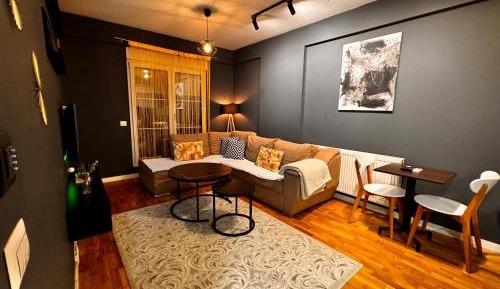One-Bedroom Deluxe Apartment
