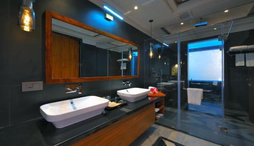 Suite with Pool View