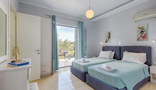 Deluxe Two-Bedroom Apartment with Garden View