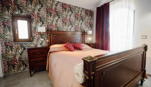 Deluxe One-Bedroom Apartment with Garden View