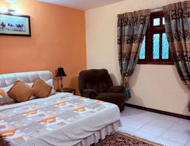 Single Room with Shared Bathroom