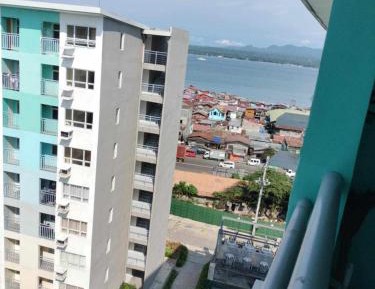Family Room with Side Sea View