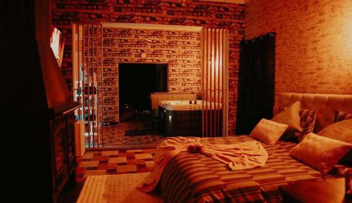 Deluxe Suite with Spa Bath