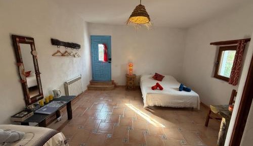 Deluxe Room (2 Adults + 1 Child)