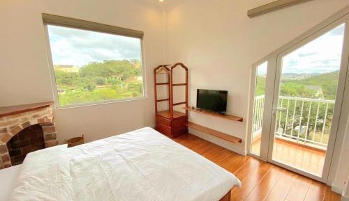 Villa with Garden View