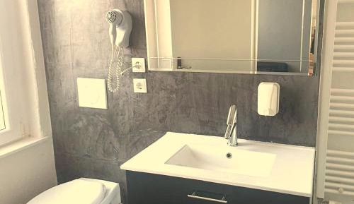 One-Bedroom Apartment - Non-Smoking