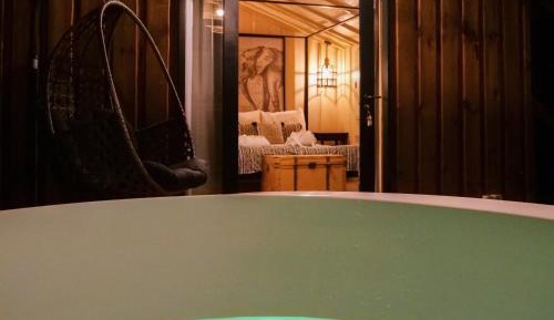 Queen Room with Spa Bath