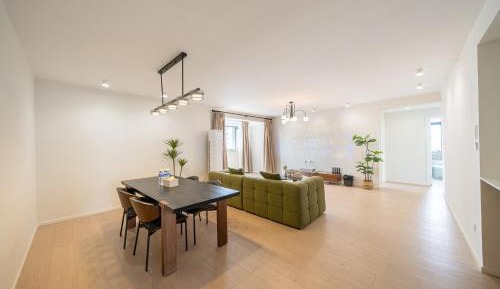 Four-Bedroom Apartment with Balcony 