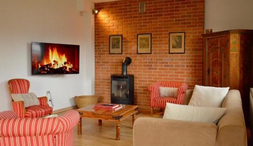 Two-Bedroom Deluxe Apartment with Balcony