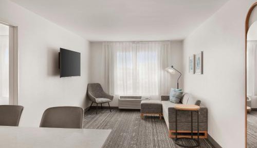 1 Bedroom Suite, 1 King, Sofa bed