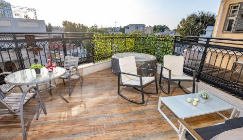 One-Bedroom Apartment with Balcony