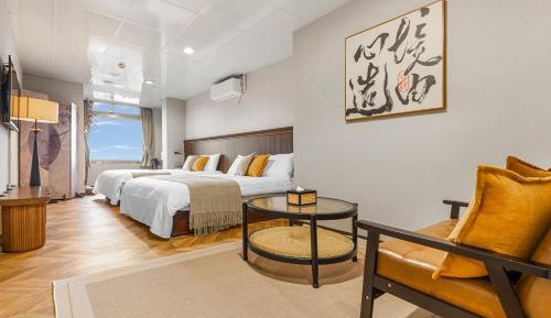 Deluxe Suite with Sea View