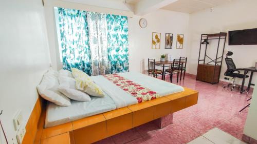 Studio Apartment with Balcony