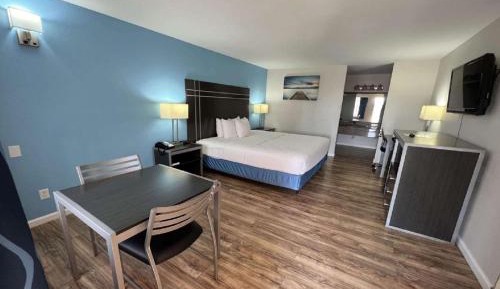 King Room - Mobility/Hearing Access w/ Tub/Non-Smoking