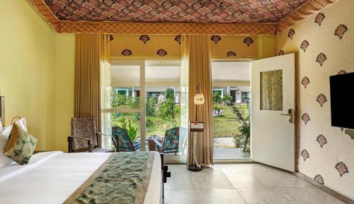 Safari Tent with Sit Out