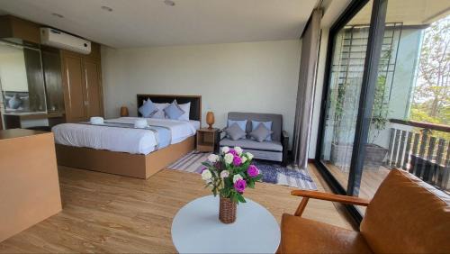 Deluxe Double Room with Extra Bed