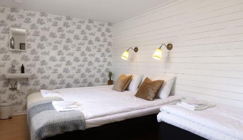 Triple Room with Shared Bathroom