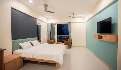 Deluxe Double Room with Balcony and Sea View