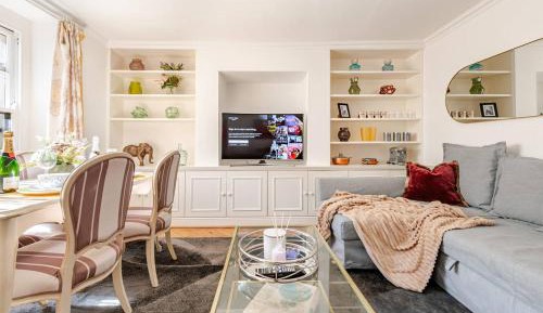 One-Bedroom Deluxe Apartment
