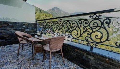 Deluxe King Room with Valley & Mountain View