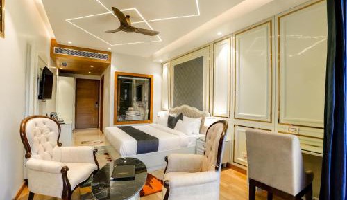 Super Deluxe King Room with Valley & Mountain View