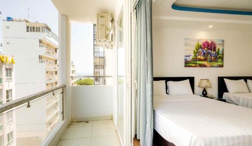 Deluxe Double Room with Side Sea View