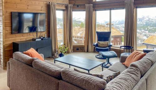 Four-Bedroom Holiday Home