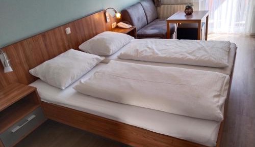 Deluxe Double Room with Extra Bed