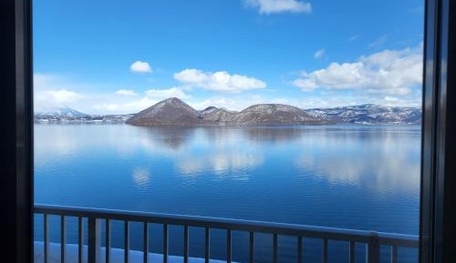 Suite Room on Top Floor with Lake View - Non-Smoking