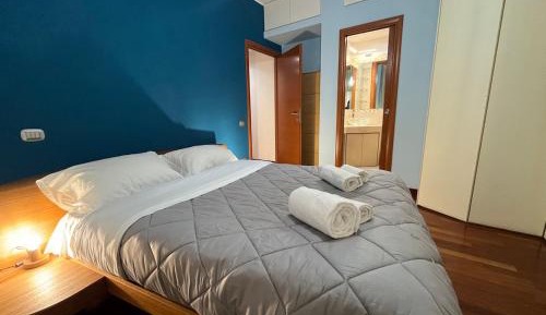 Two-Bedroom Deluxe Apartment with Balcony