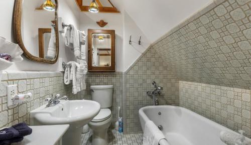 Deluxe King Suite