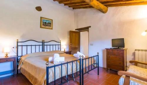 One-Bedroom Apartment with Balcony