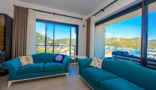 Two-Bedroom Apartment with Balcony and Sea View