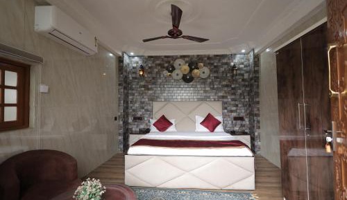 King Room with Pool View