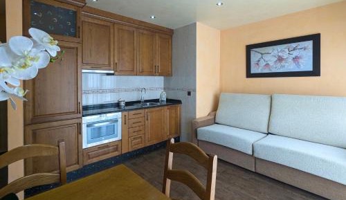 Two-Bedroom Apartment (4-5 Adults)