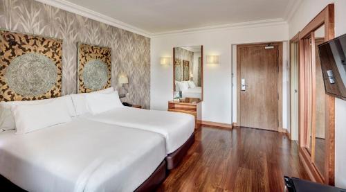 Twin Room with Balcony