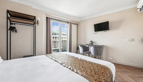 Deluxe Suite