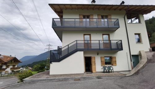 Two-Bedroom Apartment with Mountain View