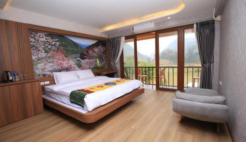 King Studio with Sofa Bed