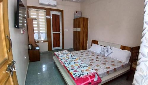 Deluxe Double Room (2 Adults + 1 Child)